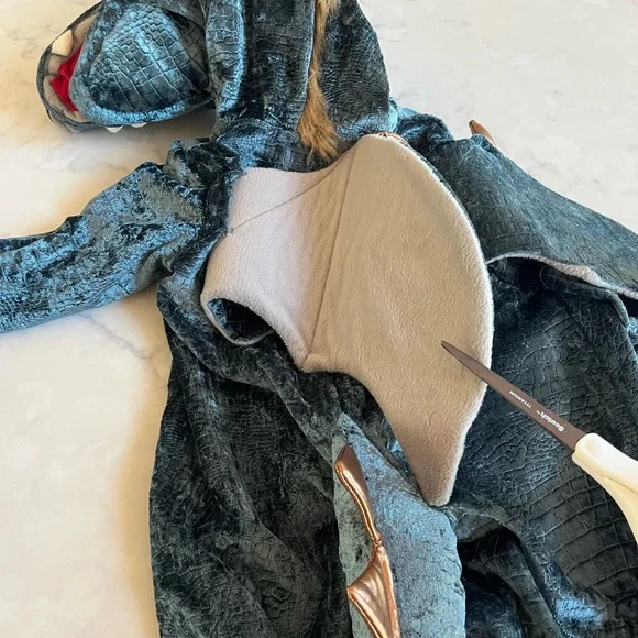 FAO Schwarz Dragon costume 5T - Picture 14 of 14